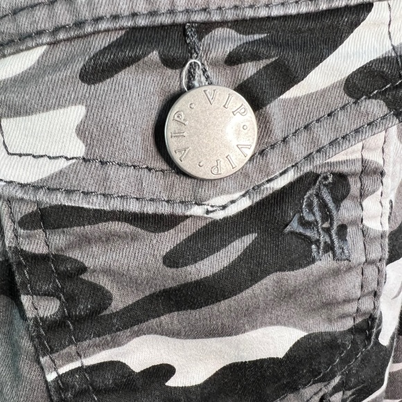 VIP Camo Jacket size XL - Picture 2 of 8